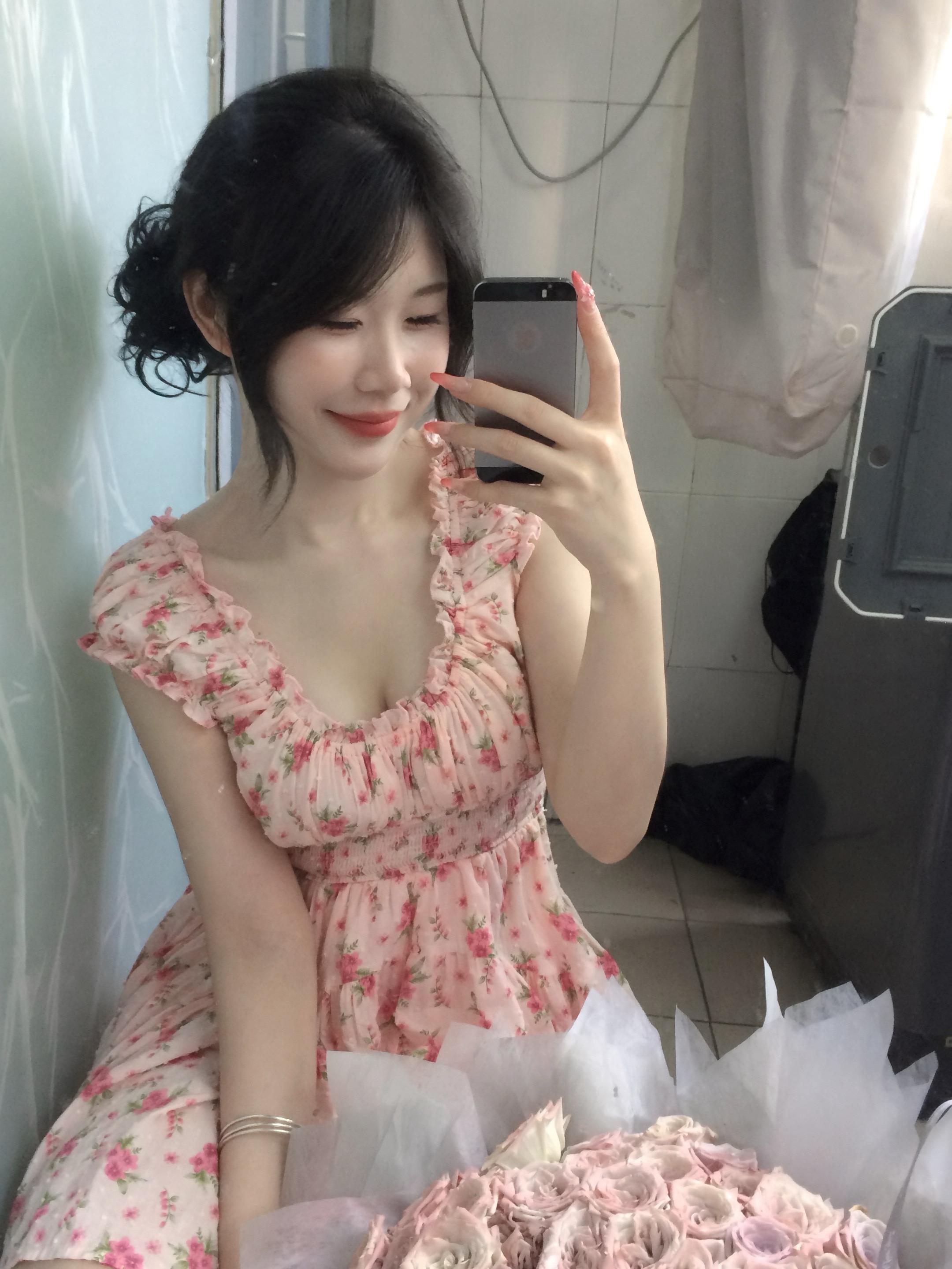旧楹联红褪墨残 谁来揭