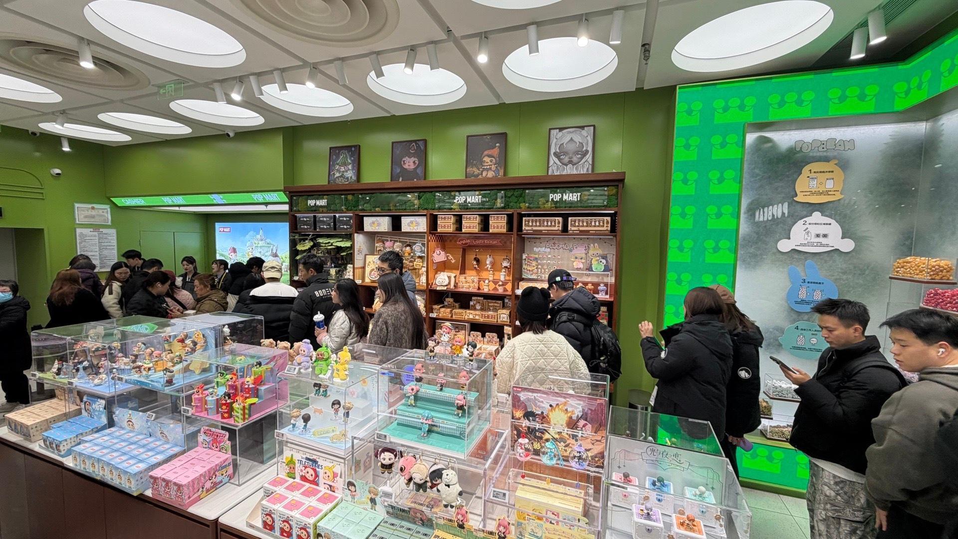 泡泡玛特的结账队伍和瑞幸 蜜雪都会日渐成为国际品牌 