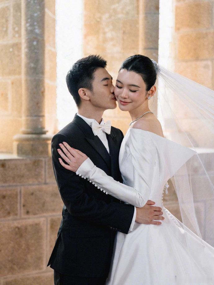 奚梦瑶何猷君婚礼上摆蒜苔才发现奚梦瑶何猷君婚礼上摆了蒜苔！听说这不是普通的蒜苔，