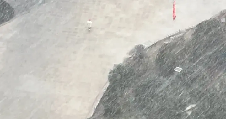 果然视频|“雪窝”元旦“不打烊”！新年第一天烟台飘雪花