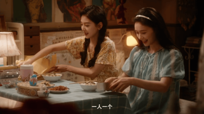 冬去春来也靠鸡腿定情章若楠林允新剧都是鸡腿姑娘真的幻视自己和闺蜜，章若楠林允这对