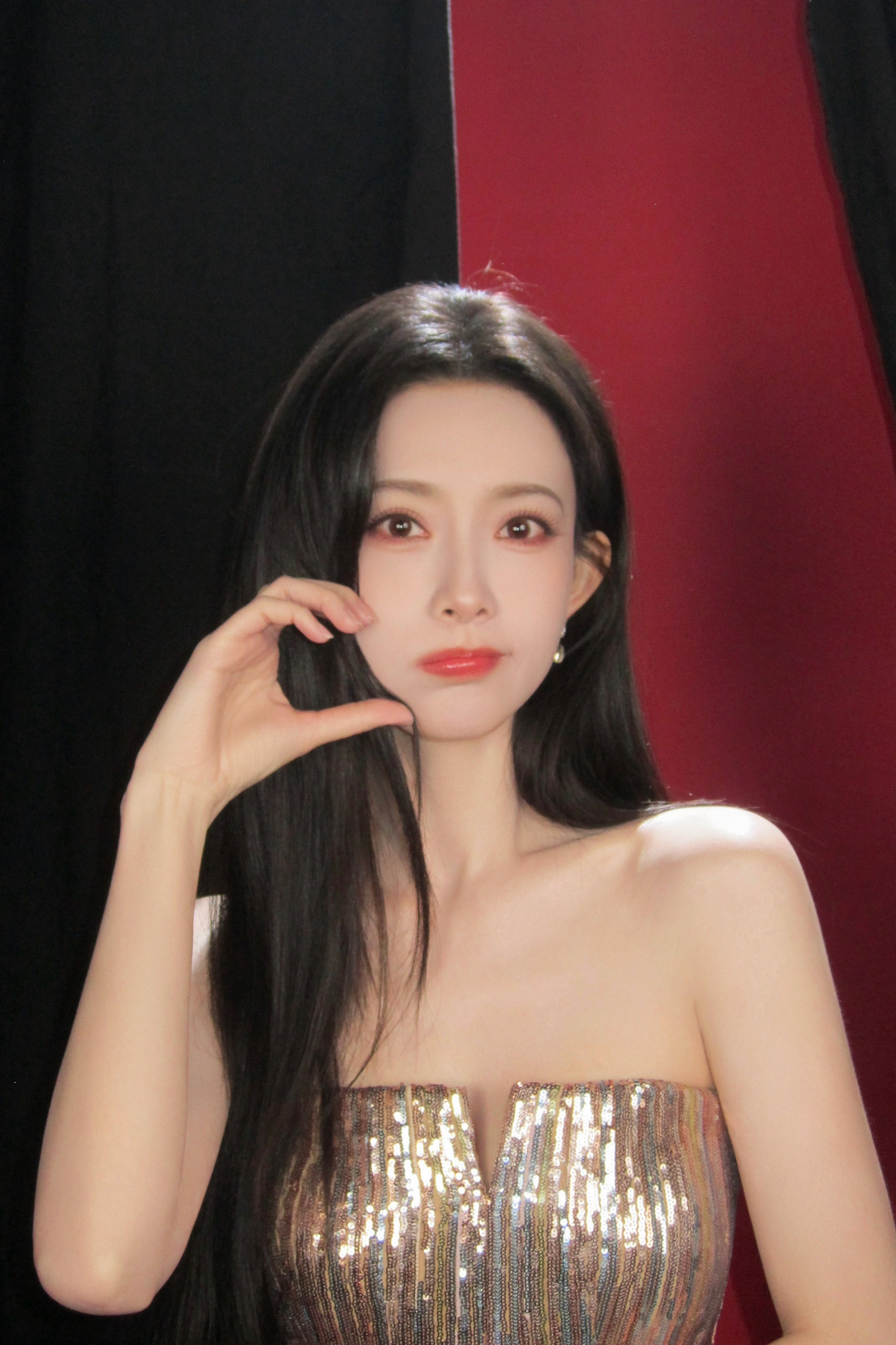 孟子义 × 今日耀客华影耀彩新剧盛典 活动造型 Look ，一袭Elie Saa