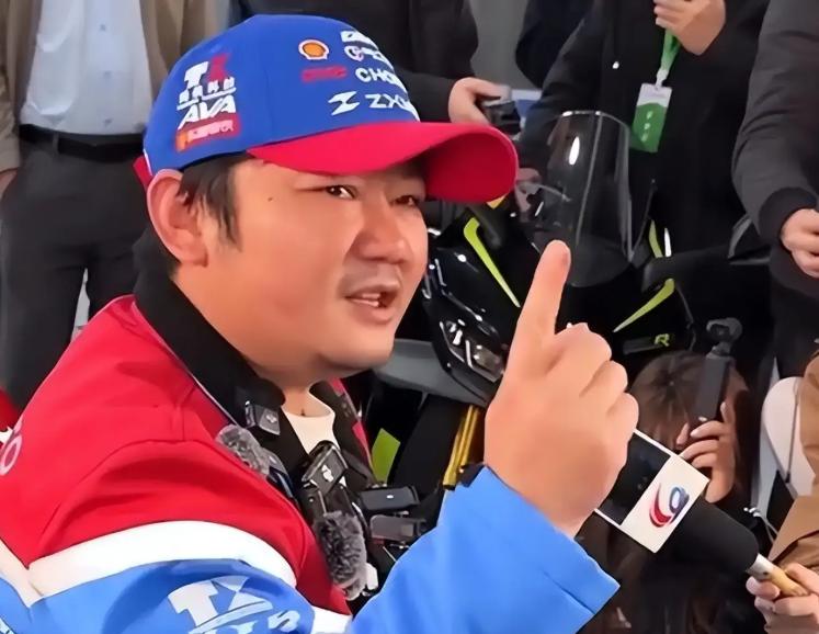 张雪机车厉害了！
不是招不到人，是根本没人愿意走。
 
普工到手五六千起步，五险