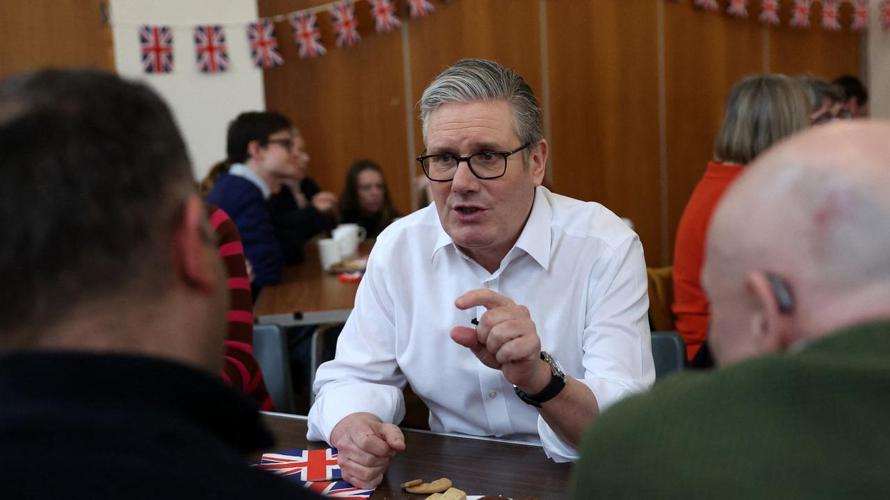 斯塔默坚称将率工党参加下次大选，试图摆脱领导层危机阴影