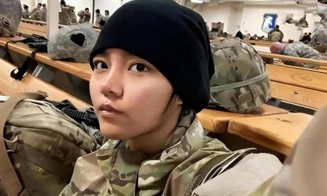 2019年，一叛国女孩在美国就混不下去了，想要回国，却发现自己被禁止入境。原来，