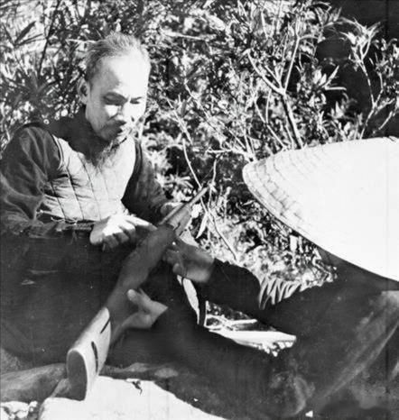 1952年5月1日至6日，越北战区宣光省举行了“首次全国竞赛战士与模范干部大会”