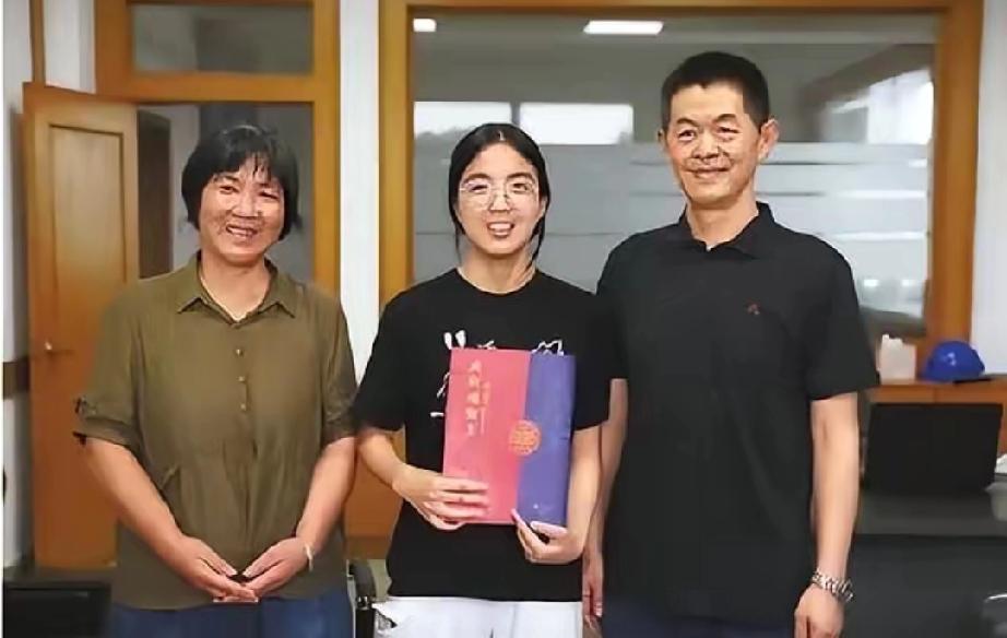 浙江一女大学生每月准时收到1000元陌生转账，4年后，“神秘恩人”真实身份曝光，