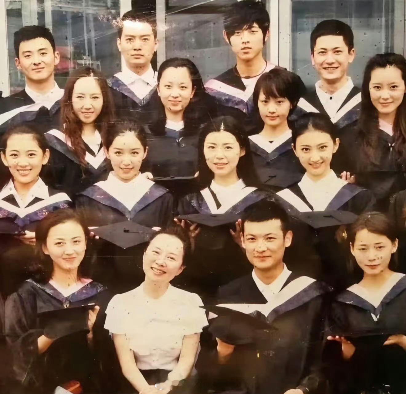 阚清子 郑爽 景甜大学合照 ​​​
