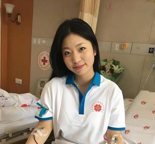 杭州21岁女孩在一家公司实习，突然向老板请假十天，老板怒气冲冲的问：“请这么多天