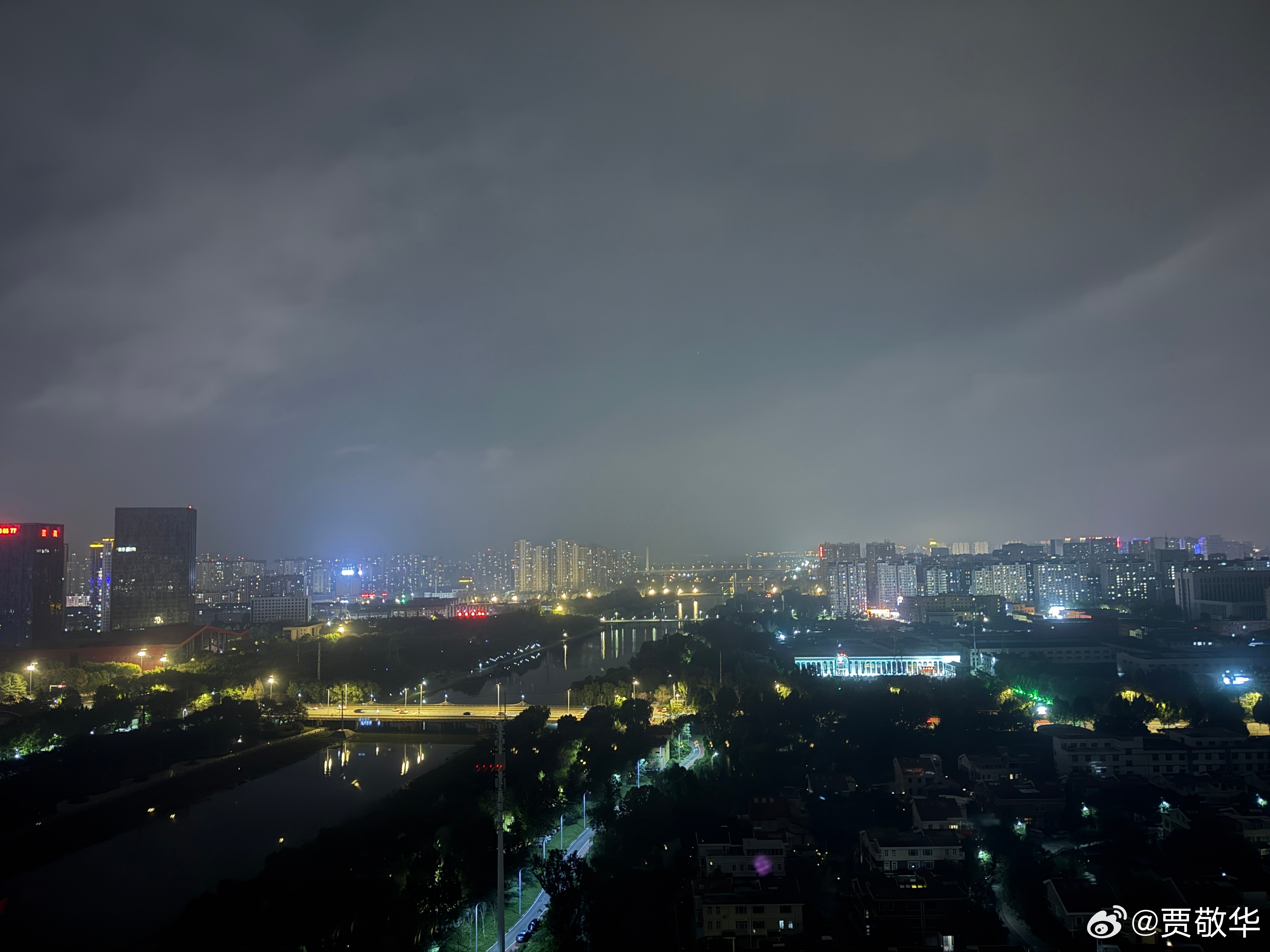 国庆8天假期，我们这下了6天雨了。今天中秋节，月亮都看不到，更别说拍月亮了。 ​