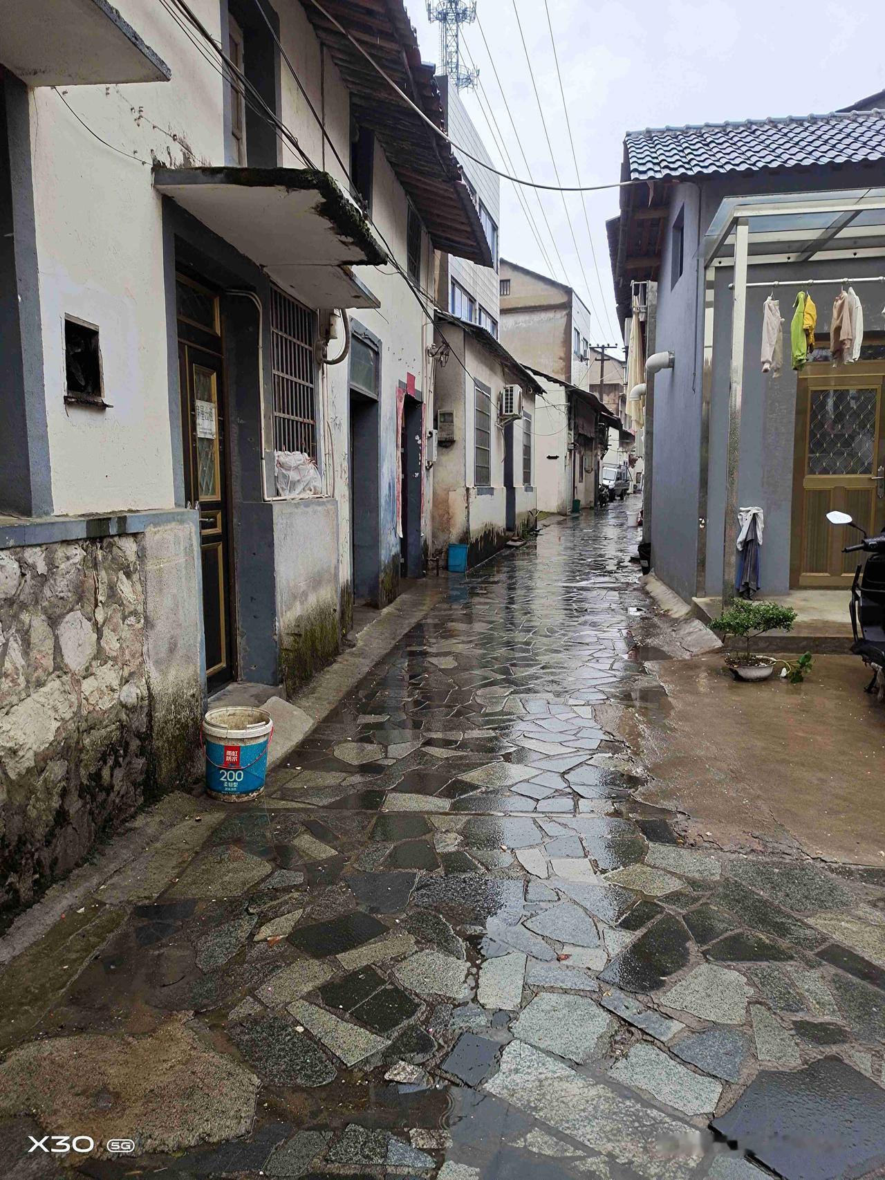 我的今日状态：😁轻松愉快
我这里的天气：🌧下雨