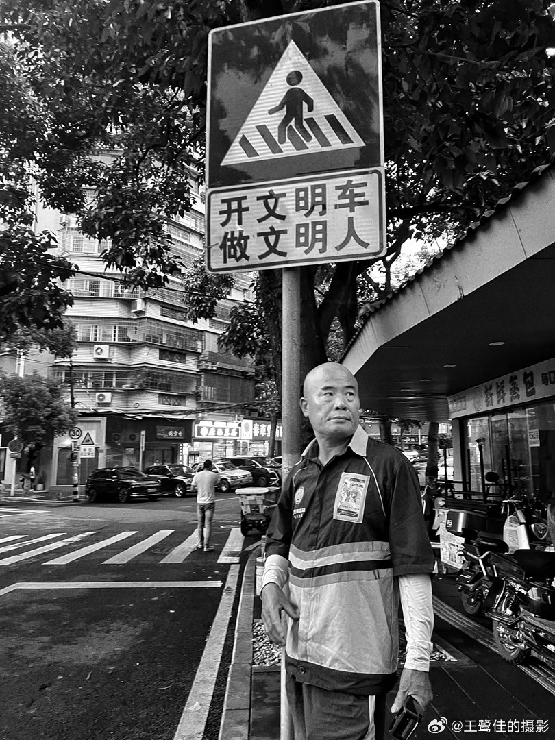 摄影人  街拍厦门：王鹭佳2026在路上？摄影人选择了人文纪实摄影，也就记录了生