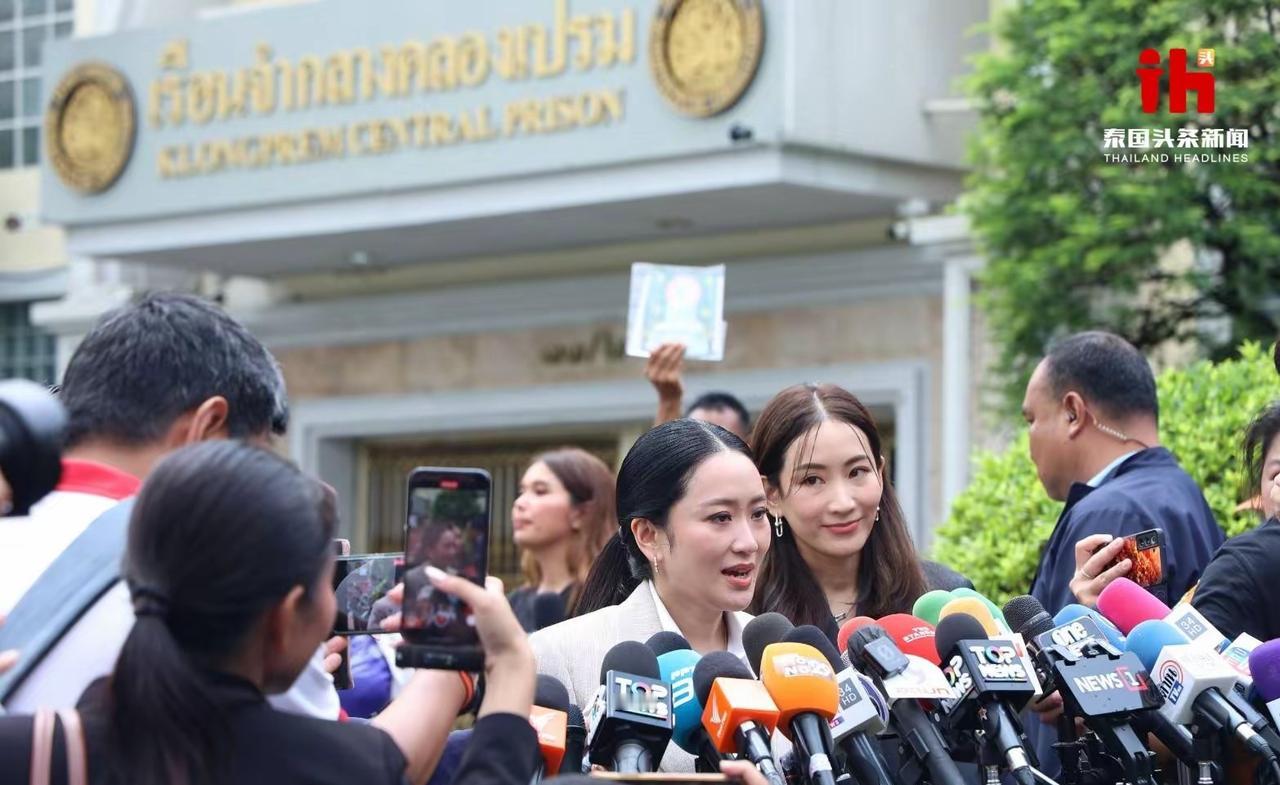 非常有意思，佩通坦母女三人探视完他信后，对外接受采访的，不是母亲，不是萍通坦，只