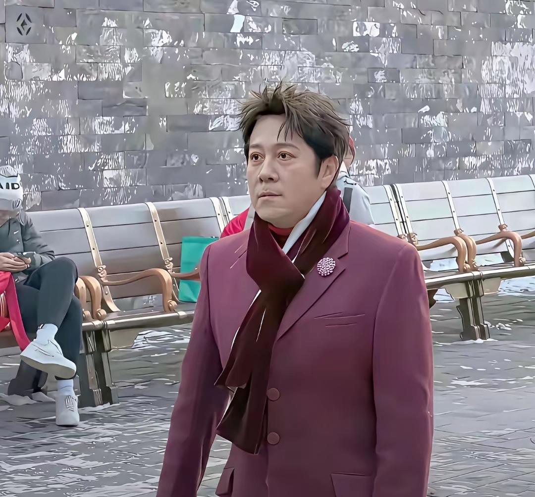 明明是个军人却无阳刚之气，
明明是个男人却要娘里娘气。
只可惜托生错了国度，
泰