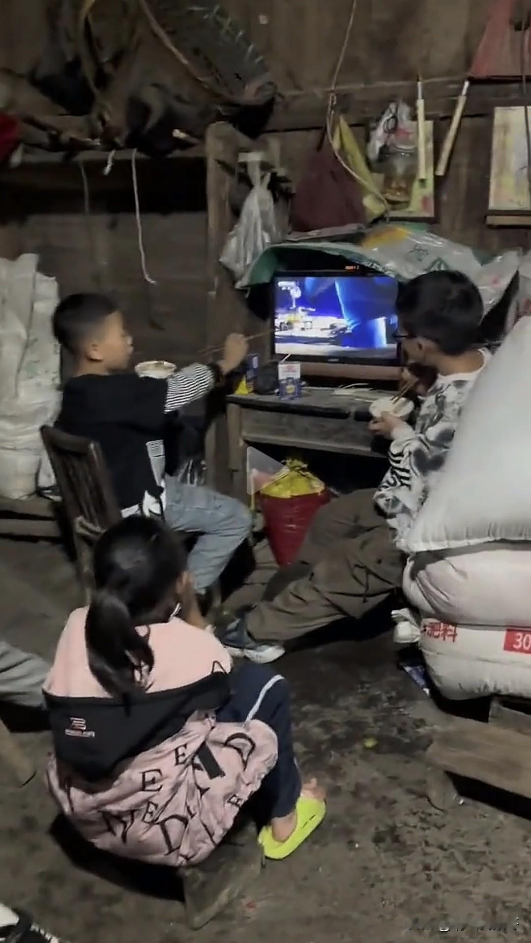 为什么现在很难“寒门出贵子”？我觉得是因为现在考试的内容或者解题方法，好多在课本