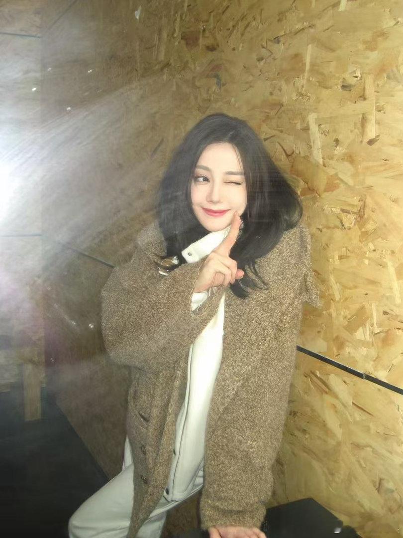 迪丽热巴姐姐真漂亮迪丽热巴wink嘻嘻迪迪丽热巴wink嘻嘻迪，姐姐真漂亮， 