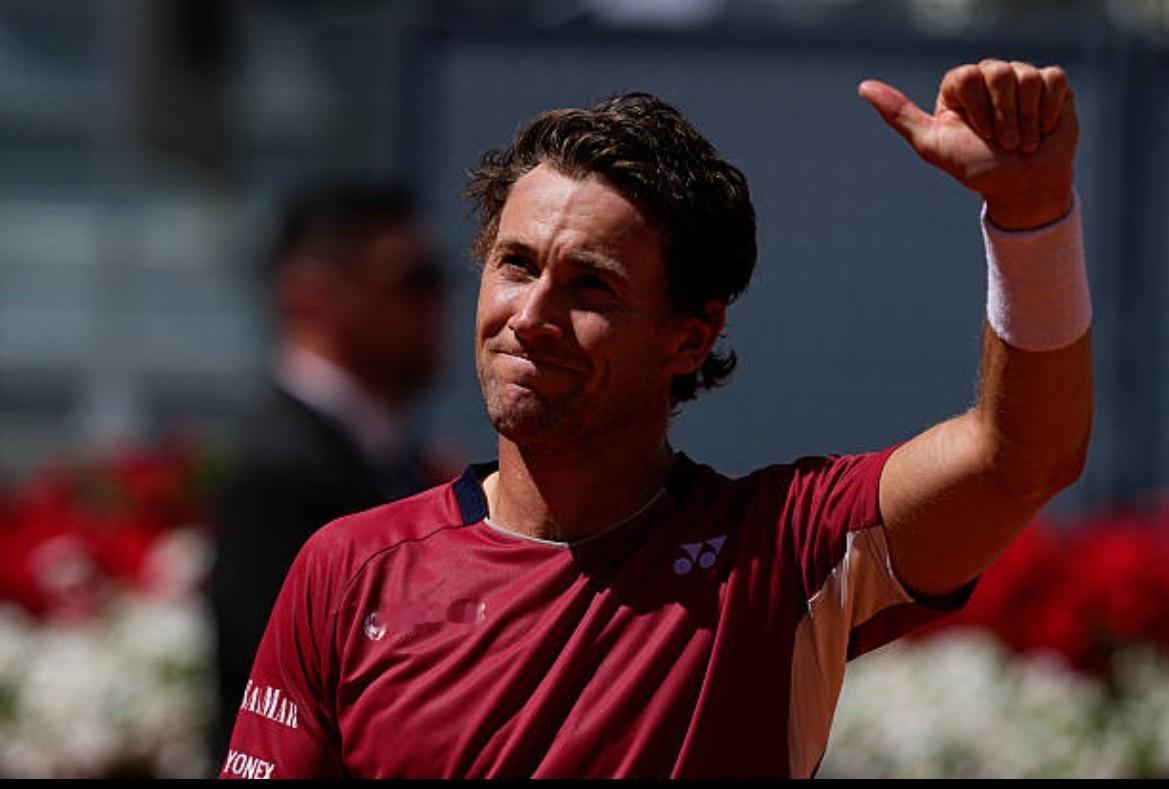 体育大赏 马德里大师赛，鲁德  6-7(4) 7-6(2) 7-6(3) 艰难逆