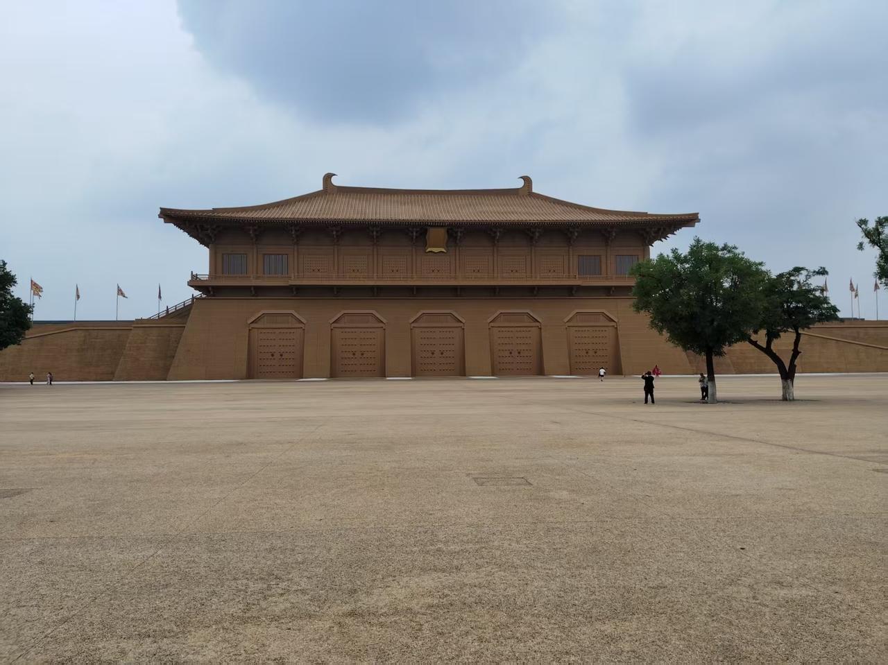 贞观八年公元634年，唐太宗李世民为了给已经是太上皇的老爹李渊避暑，下旨在长安城