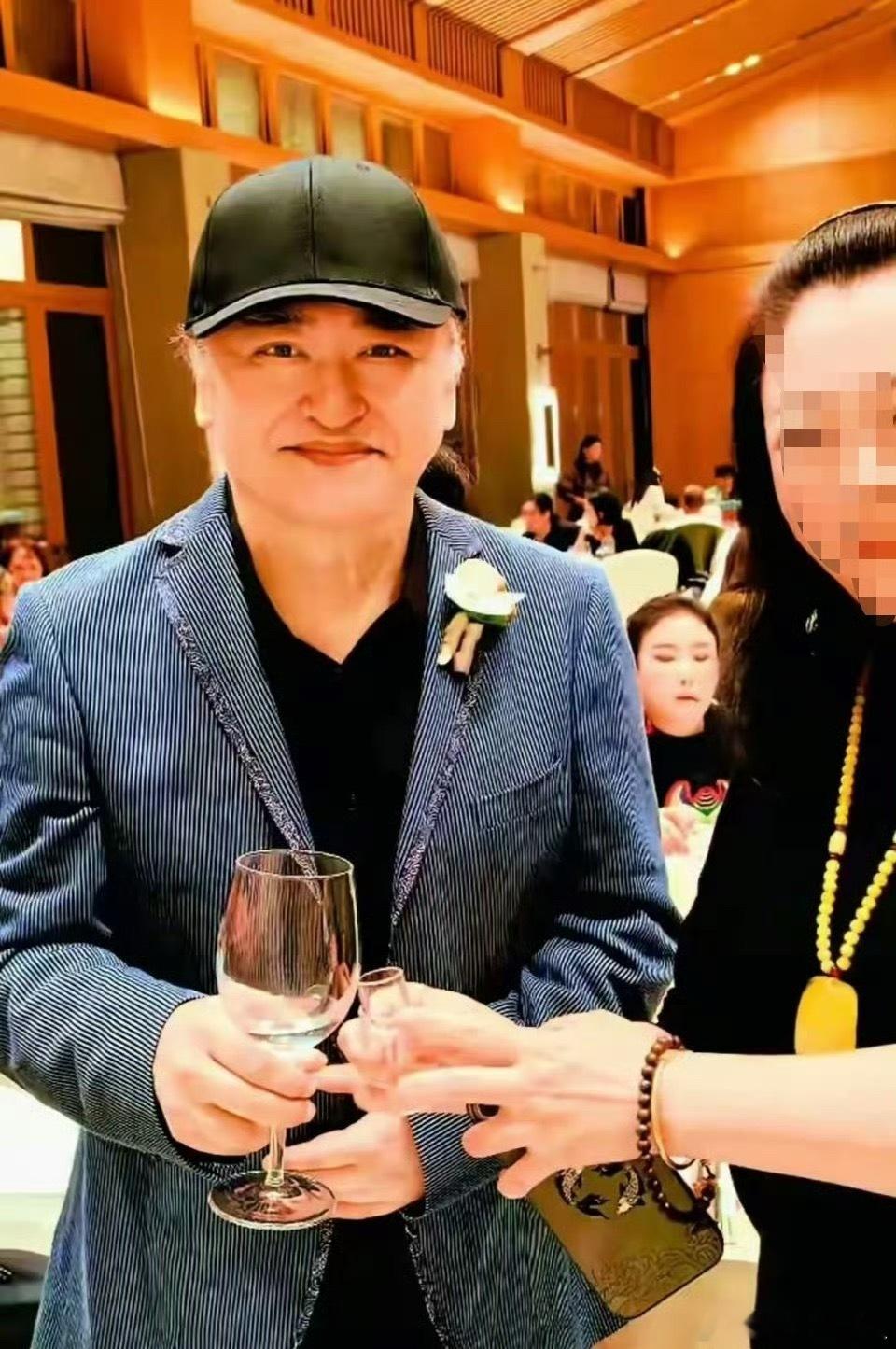 刘欢女儿结婚从停工三年陪女儿留学，到尊重她的所有选择，这大概就是父爱最好的样子，
