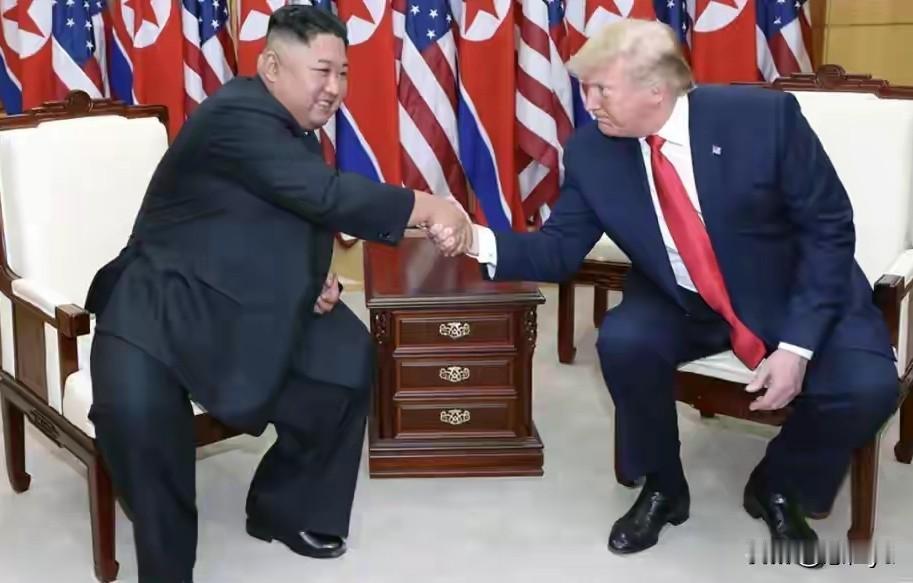 美国总统特朗普想见金正恩：我很喜欢金正恩，他也喜欢我。10月26日，特朗普表示，