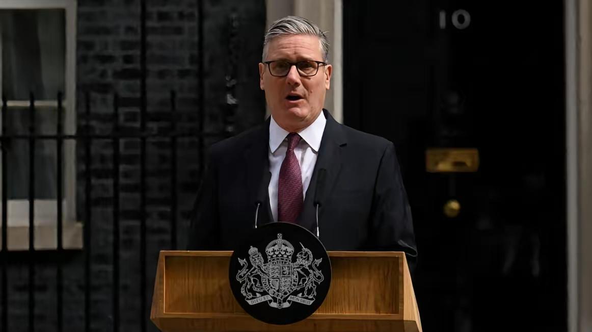 英国政坛，首相基尔.斯塔默宣布辞职

今天（22日）伦敦唐宁街，英国首相基尔·斯