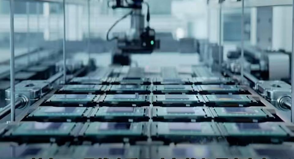 【特朗普要访华前，美国拟禁止所有中国实验室为将在美国使用的电子设备提供检测服务】