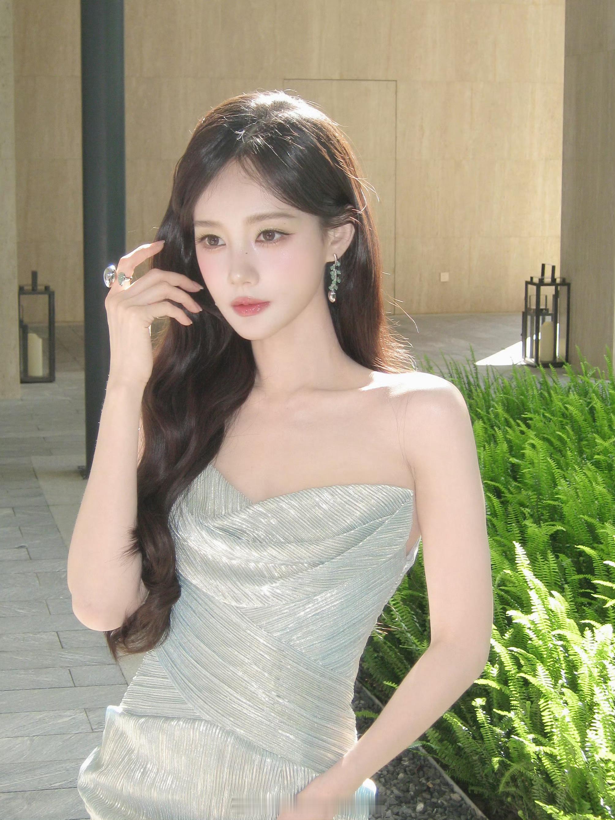 今日份的李一桐，仙女在发光，李一桐太美了，都要多多营业啊，美貌看不够李一桐李一桐