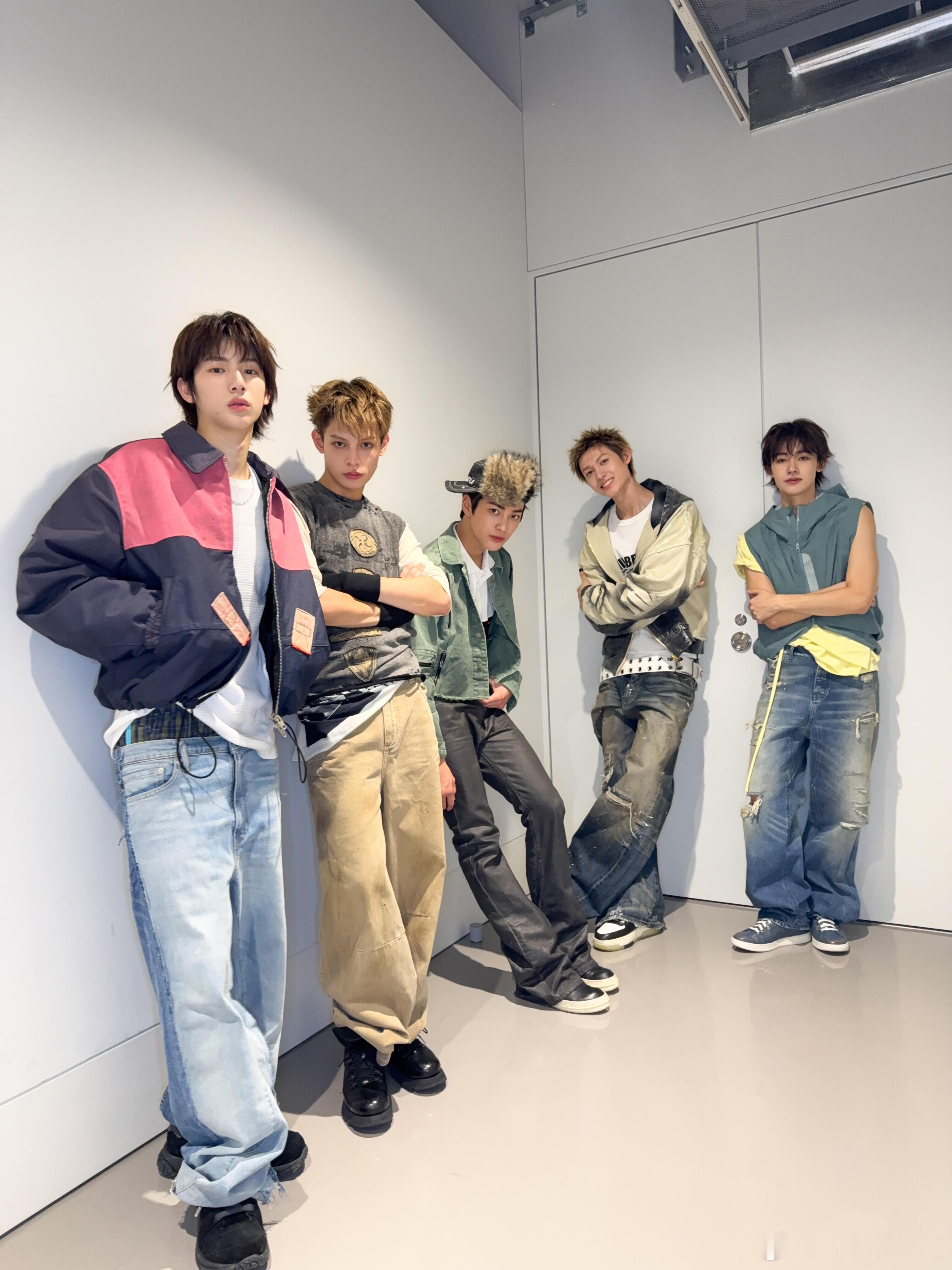 再怎么样也无法否认，CORTIS身上有一种未经雕琢的美，不像流水线生产出来的爱豆