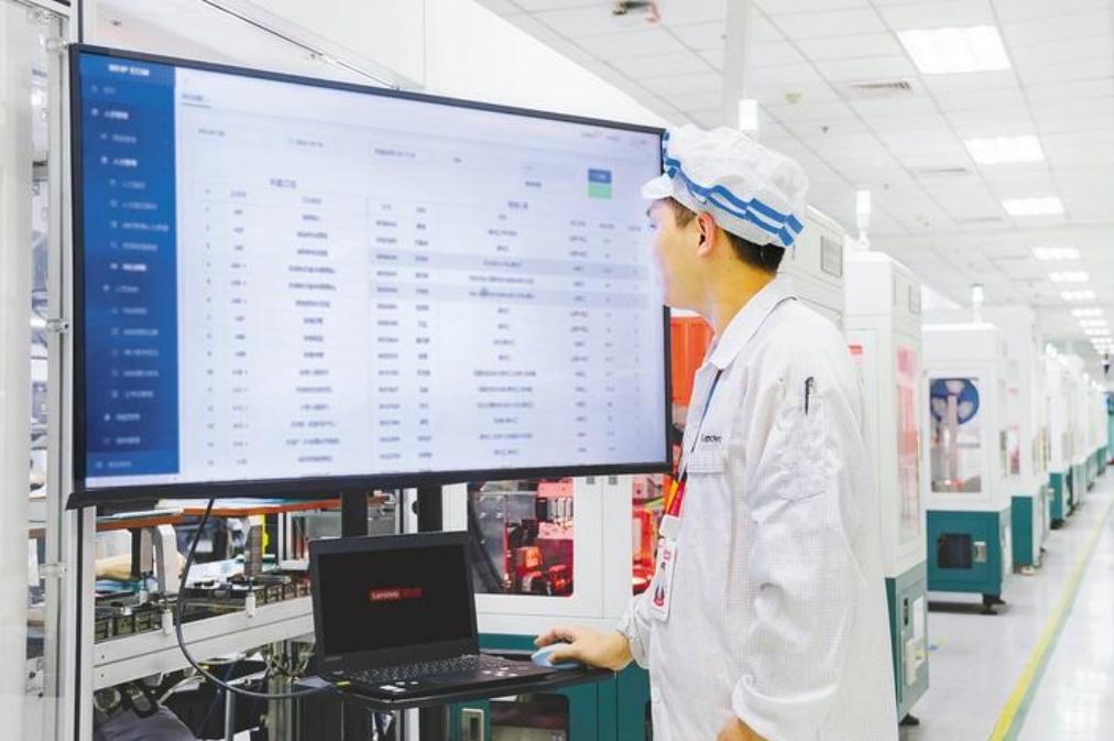 两年缩短到三个月，制造业人才培养的“加速密码”来了
 
AI正在全面渗透进工厂，
