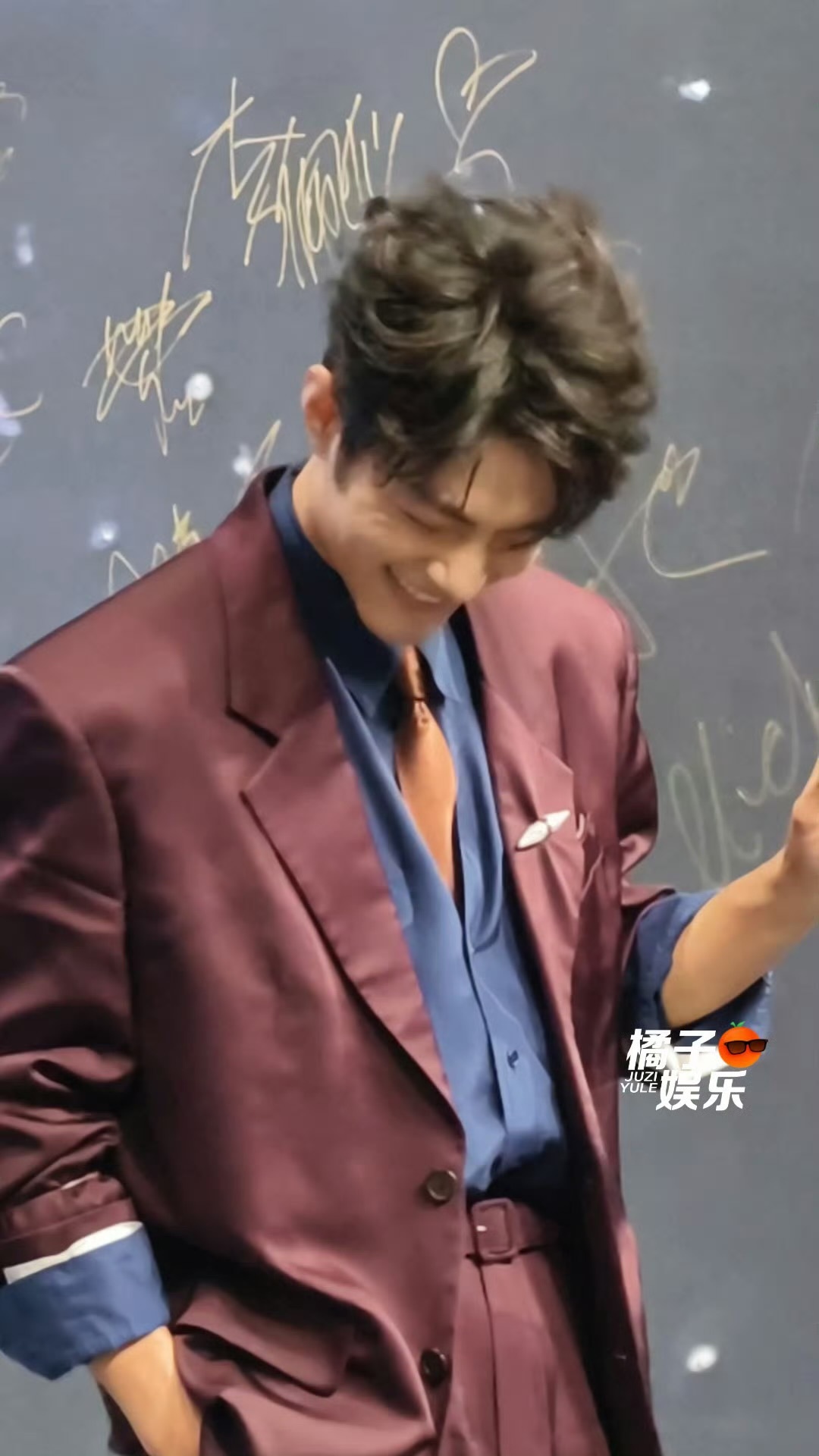 肖战 害羞笑谁能抵抗的了肖战害羞一笑