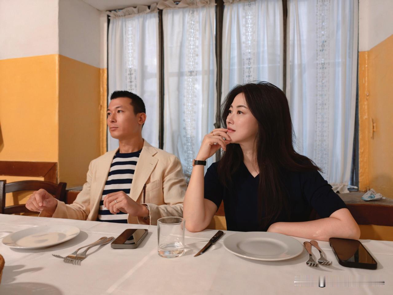 7月2日，朱珠更新生活动态，并晒出14张旅拍plog。近日，朱珠与老公王昀佳一直