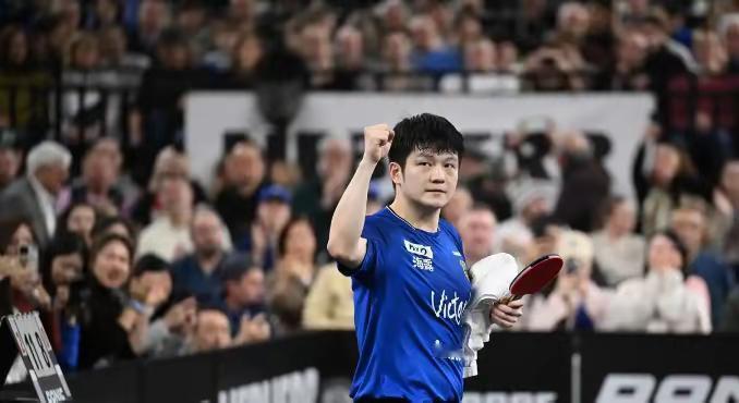 在德国打球的樊振东，1月5日三喜临门。北京时间1月5日凌晨，远在德国打球的原国乒