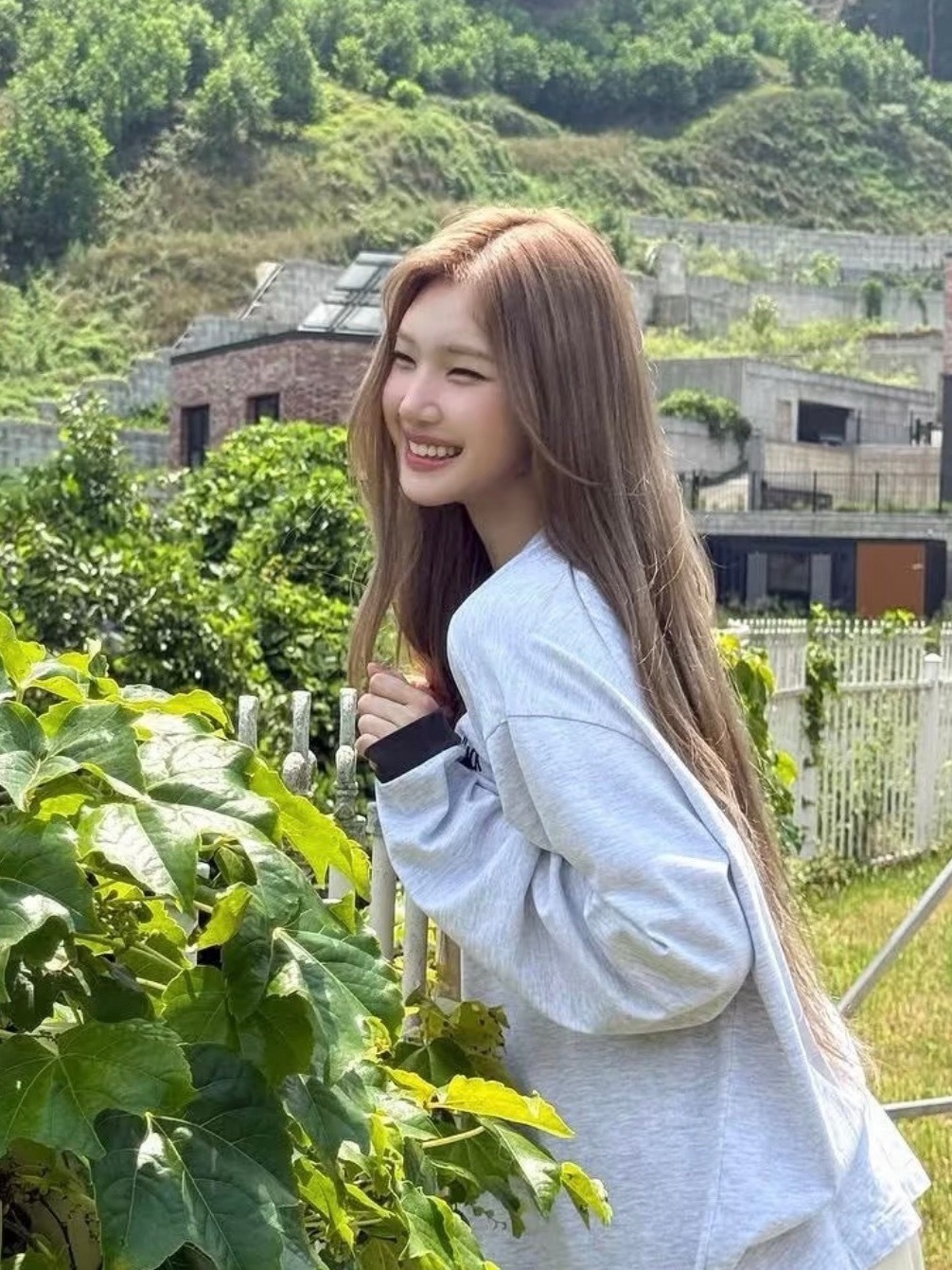 笑起来眉眼弯弯的样子能暖我一辈子🥹 ​​​