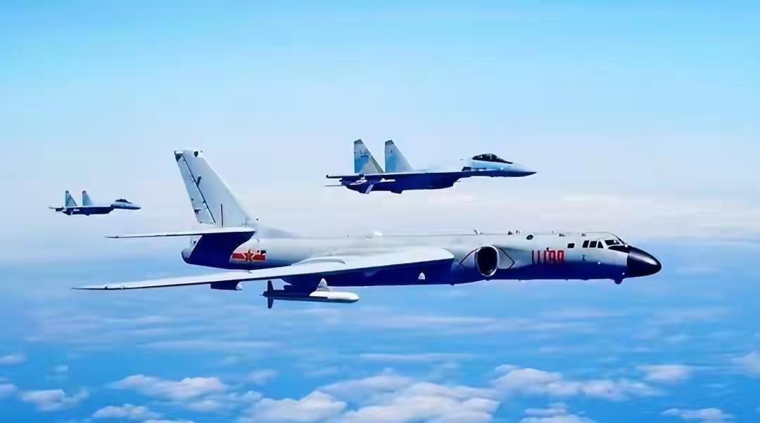 据美媒（10日）报道，美国航母“华盛顿”号（9日）再度闯入黄岩岛海域，距解放军演