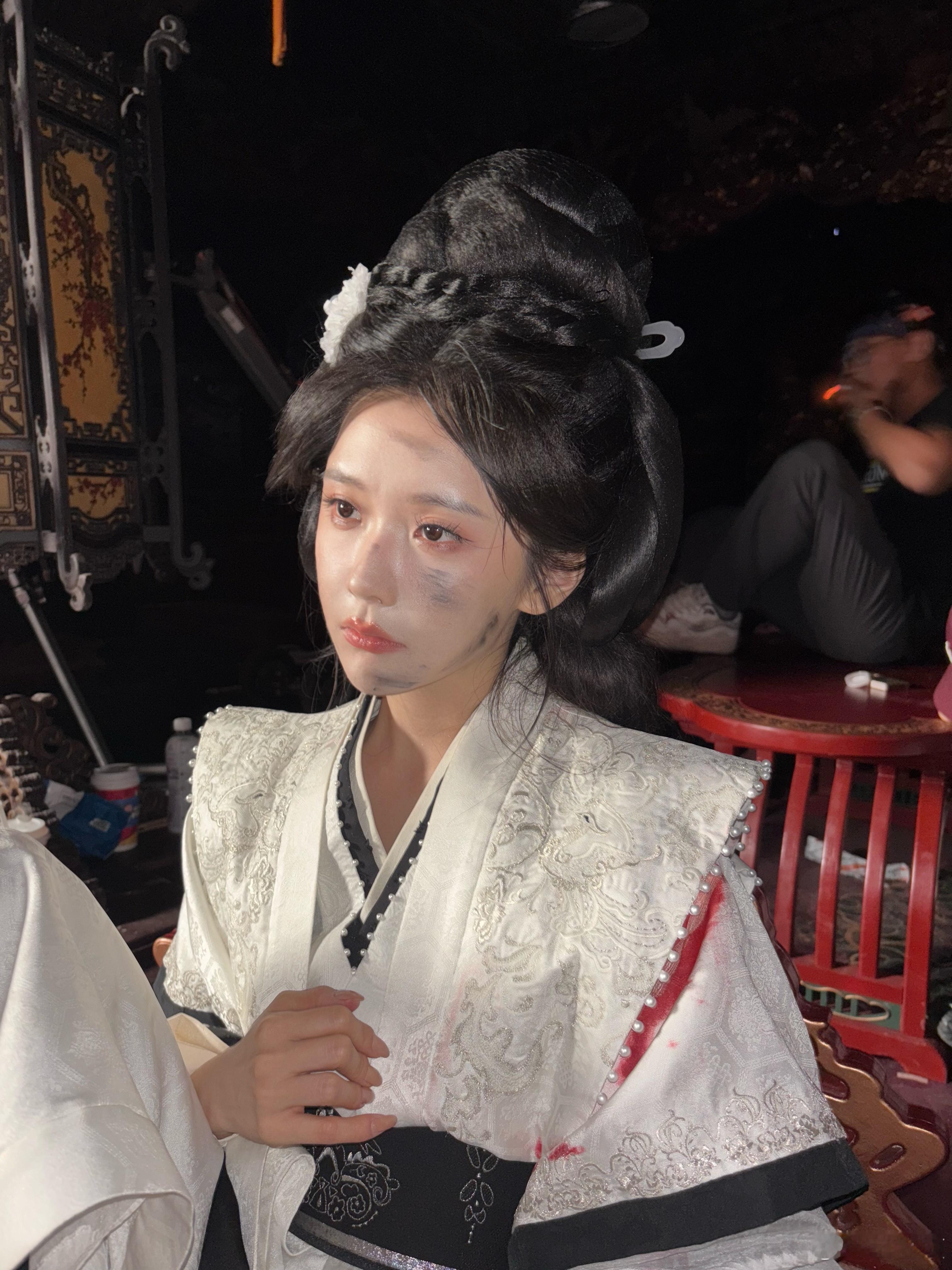 王艺瑾脏脏包皇后顾清来啦～  