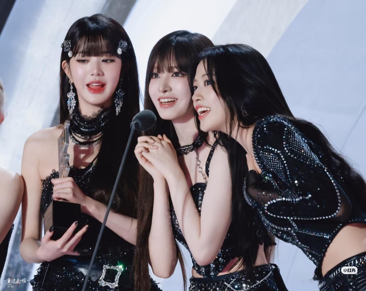 【圆 栗 安】最萌兔猫狗·维密大秀miumiu巴黎时装周 ​​​