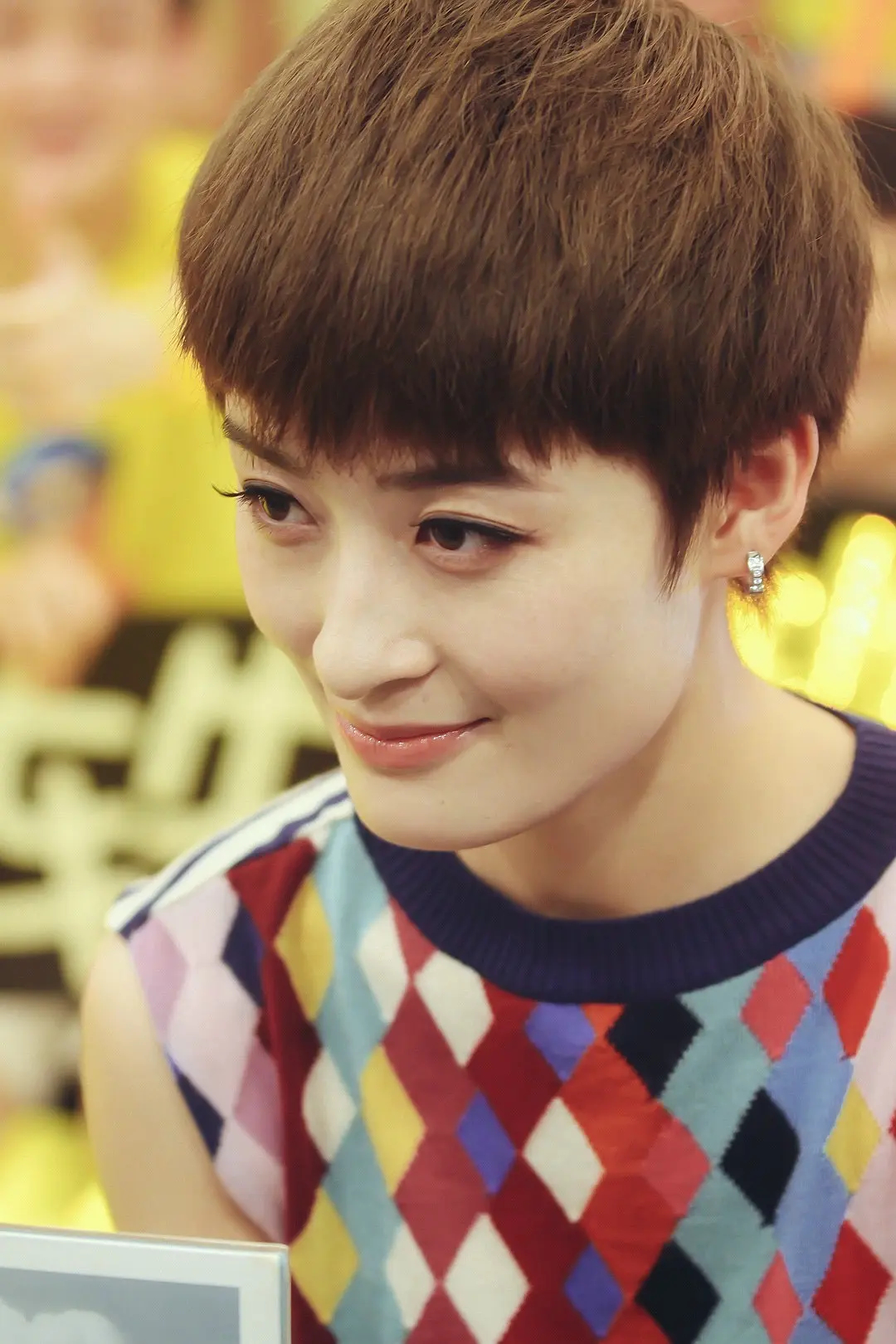 针对近日网传的“辱骂工作人员”“消极演出”等争议，曾轶可工作室25日发布声明，称