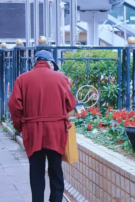香港最怂富二代，27年不上班不投资，4亿存银行吃利息香港最聪明的富二代，根本不是