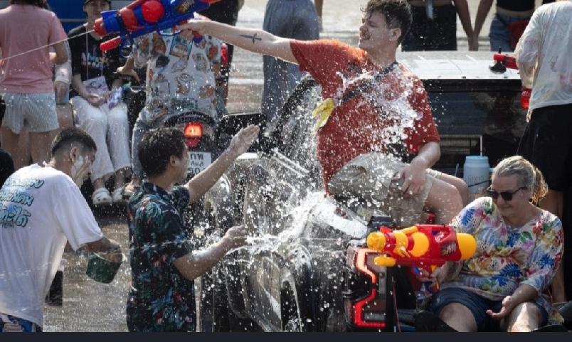 泰国旅游热点近期频传安全问题，一名台湾男子日前赴泰国参加泼水节后，声称经历了一场