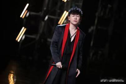 胡彦斌 好听胡彦斌编曲大魔王擅长玩转各类曲风改编，胡彦斌以传统器乐打底，让借过一
