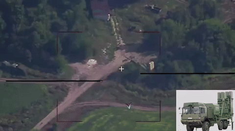 俄国人开始用战术导弹攻击库尔斯克地区的防空武器

从公布视频上来看，俄方攻击的这