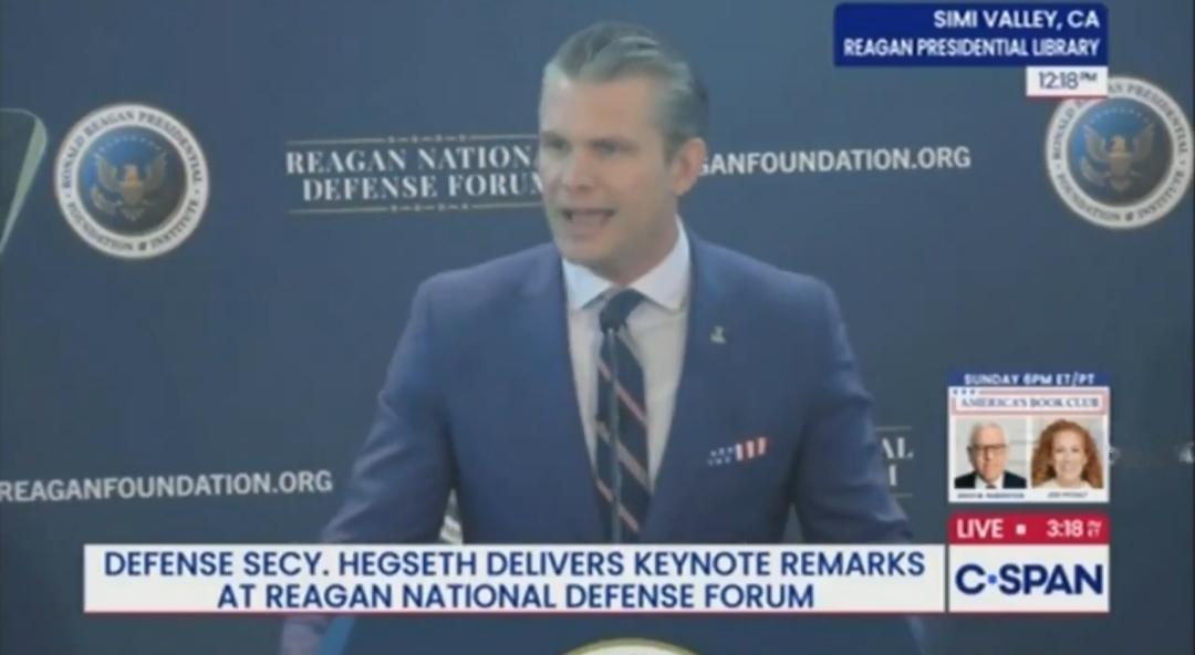 彼得·赫格塞斯在2025年12月6日于加利福尼亚州里根国家国防论坛上的主旨演讲中