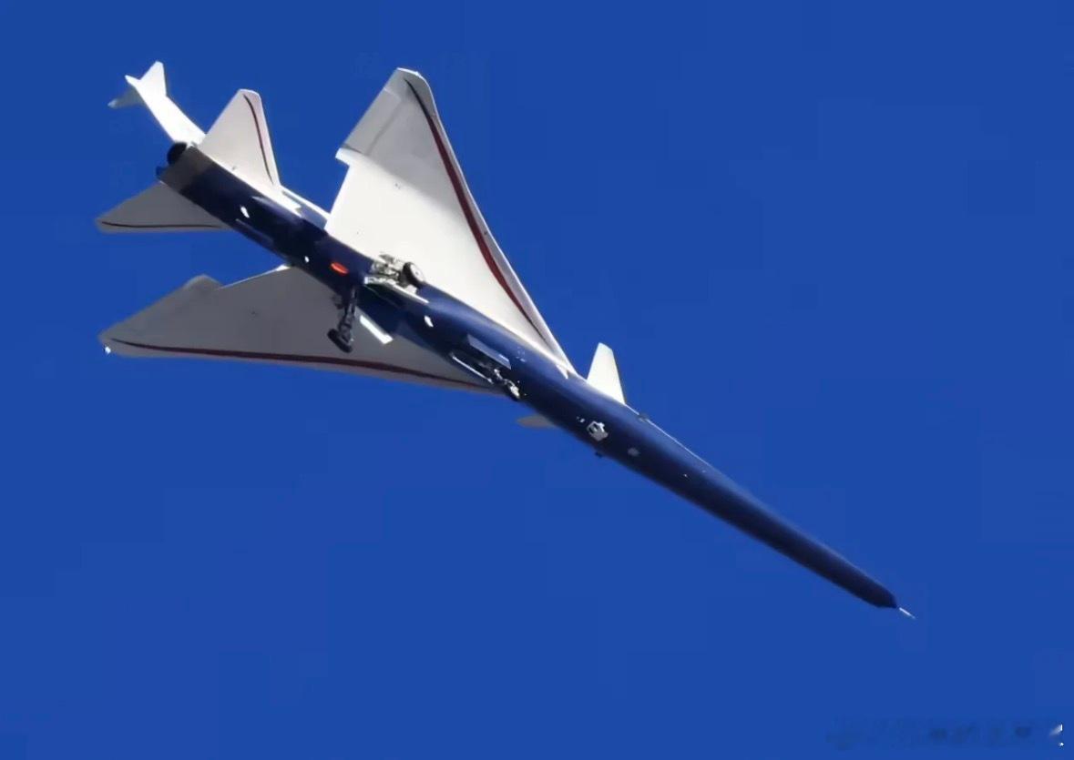 这个造型乍一看和黑鸟有点像啊，但是这个X-59不是军用的，是超音速飞行器的基础班