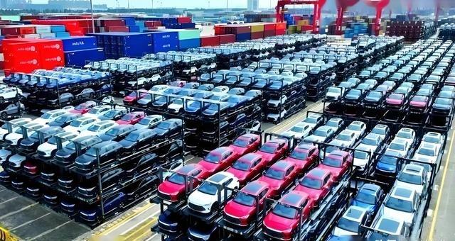 留给日本继续成为发达国家的时间不多了。1985年，我国出口汽车：0辆。2013年