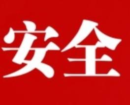 重庆一轿车违规掉头撞向部队装甲车的教训。
现在的人啊，对部队军车拥有最优先通行权