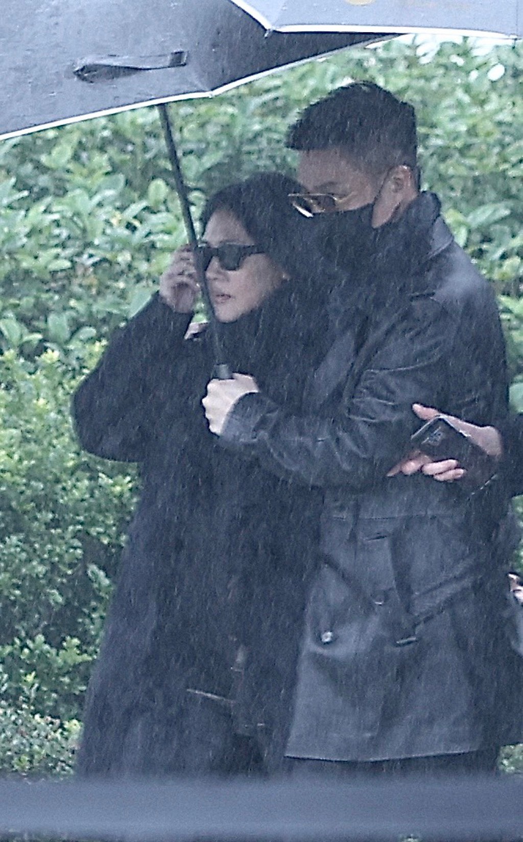 【崔始源现身大S纪念雕像揭幕式】崔始源去了大S纪念雕像仪式大S雕像 2月2日，大