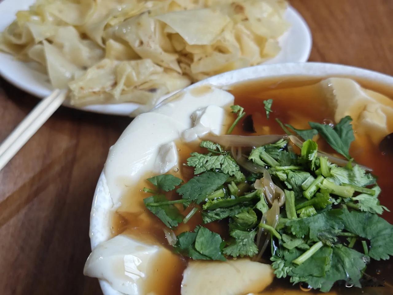 为了一口美味的豆腐脑，我特意从佳木斯站打车过来吃。息家筋饼豆腐脑一绝(佳市总店)