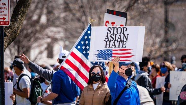 不得不说，最反华的还是美国的华人。也就是我们改革开放以后。第一批有钱人移到美国的