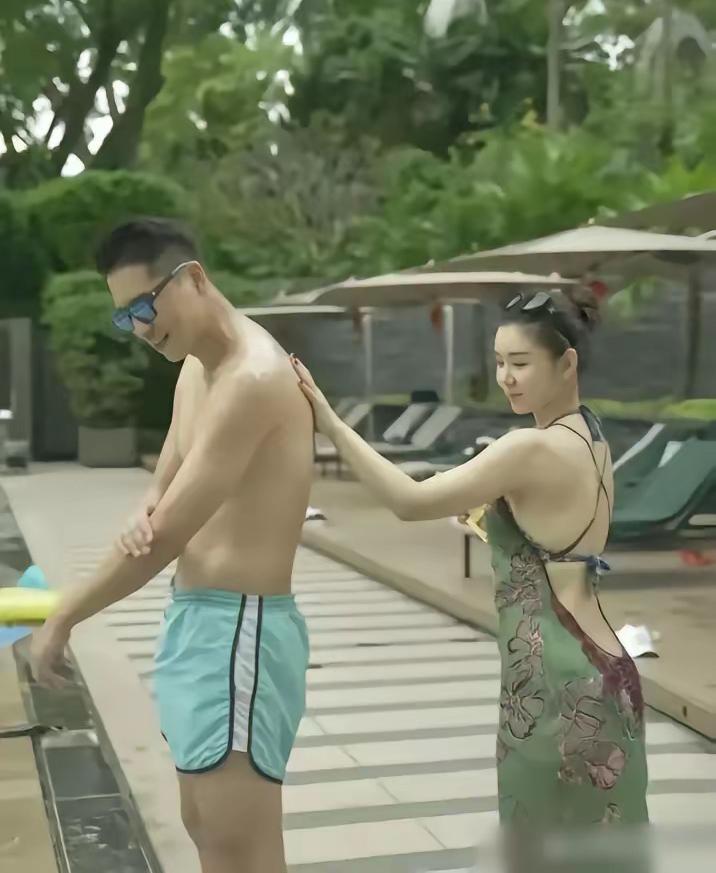 40岁李小萌的普吉岛度假照火了。

120斤真实状态反而圈粉无数！

对比六年前