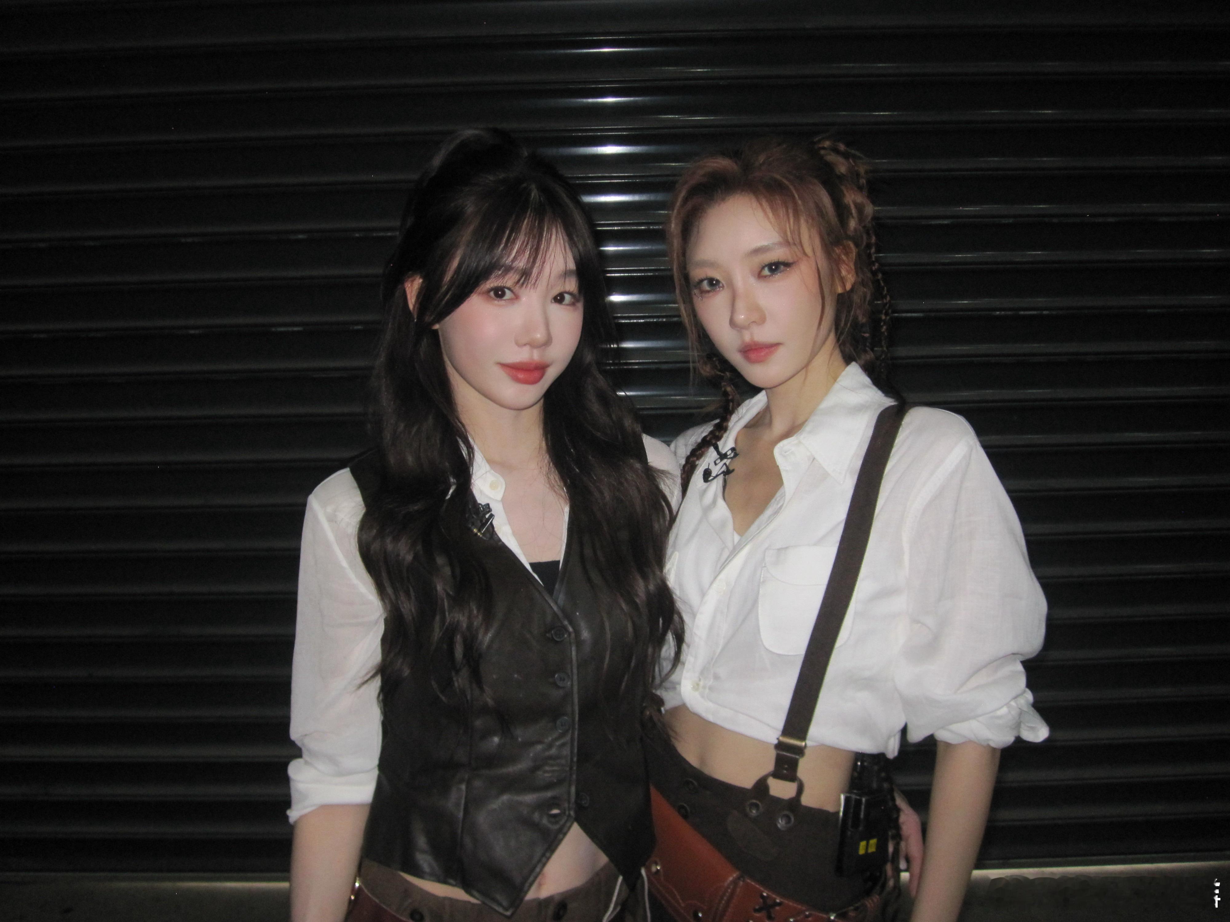 徐梦洁晒霍霍霍霍的合照 又是被徐梦洁的笑容治愈的一天！这组大合照简直就是快乐大放